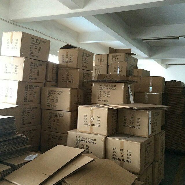 کلاه هوانوردی با پوشش خزدار 58 سانتی‌متری کلاه برفی بمب‌افکن نر زن با لبه‌های گوش اوشانکا اسکی در فضای باز 10